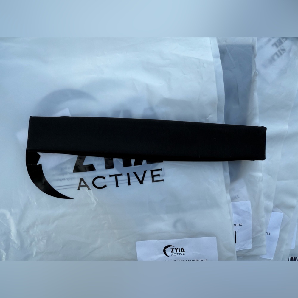 ZYIA Light n Tight Black Headband NEW - Picture 2 of 5